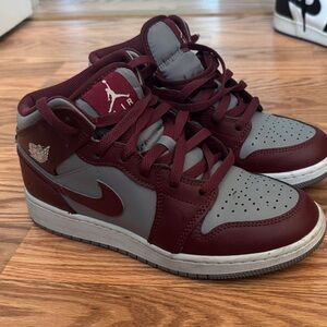 Nike Air Jordan 1 Mid Cherrywood Red